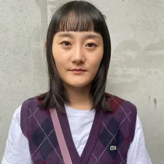 ミディアム カラー ホリケ アオイのヘアスタイル