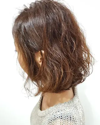 ミディアム 若泉 真梨のヘアスタイル