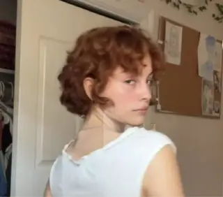 ミディアム パーマ atelier doux dimanche（アトリエ・ドゥー・ディマンシュ）所属・Fukamiレイヤー 透明感カラーのヘアスタイル