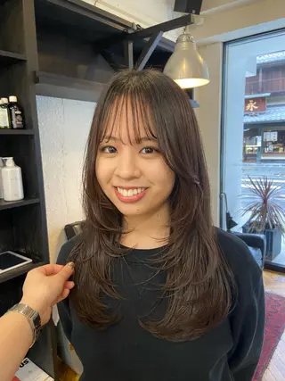 ロング オバタ コトのヘアスタイル