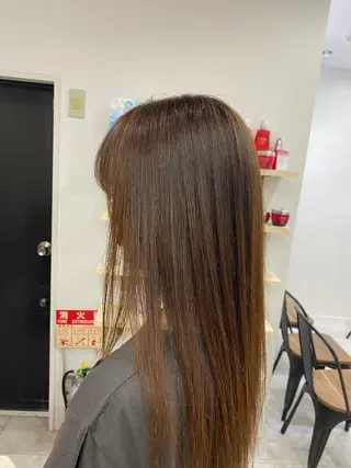 セミロング カラー 黒須 蓮太のヘアスタイル