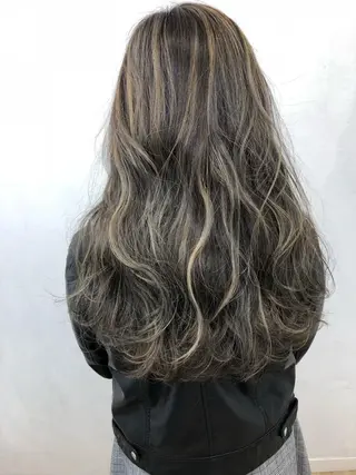 セミロング カラー ブリーチカラーレイヤ ーカット🦋annaのヘアスタイル