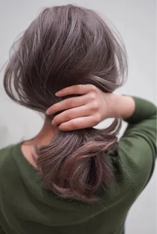 カラー 💛🤍U too e’s 鎌倉🧸のヘアスタイル