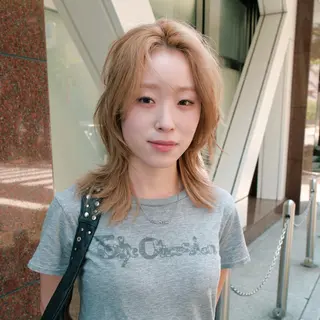 ミディアム 東山 涼嘉のヘアスタイル