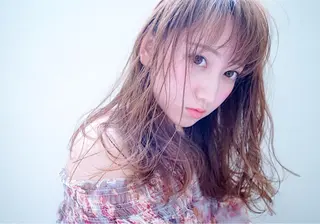 セミロング カラー ✨艶ブリーチカラー ✨四ノ宮裕己のヘアスタイル