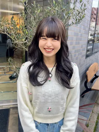 セミロング カラー (h)wim ウィムのヘアスタイル