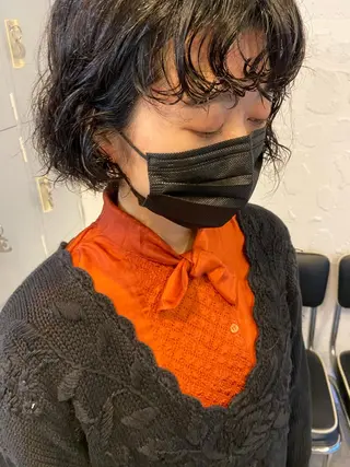 ショート カラー パーマ satsuki 暖色・ブラウンカラーのヘアスタイル