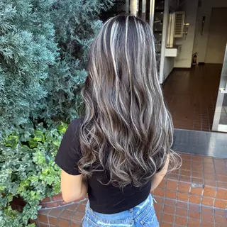 ロング カラー Cure2所属・🌈白いハイライト 🌈 🐶ノザワ🐶のヘアスタイル