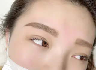 アイブロウ eyelashsalon Lily Me所属・イイダ リナのマツエク・マツパデザイン
