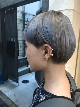 ショート カラー ウルフカット／吉村 桃子のヘアスタイル