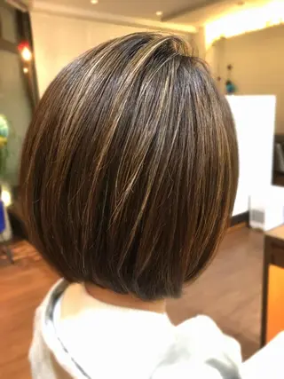 ショート カラー 岩本 ヨシハルのヘアスタイル