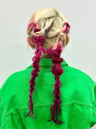 ロング ヘアアレンジ 山之内匠/艶カラー/ ハイトーン/ブリーチのヘアスタイル