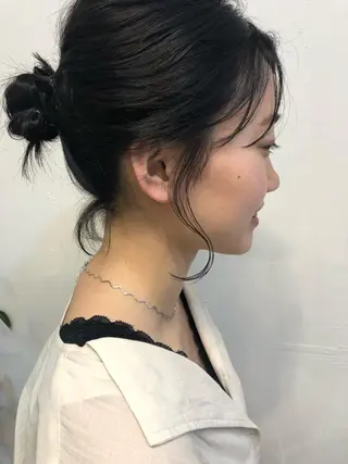 ミディアム カラー ヤスザトアヤノ ／レイヤー／オリーブのヘアスタイル