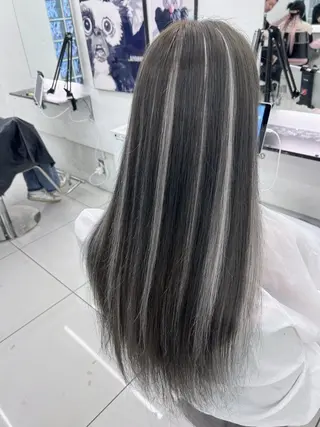 ロング 三尾 樺緒のヘアスタイル