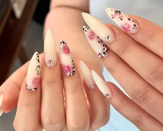 ネイル Pure&Rich Nailのネイルデザイン