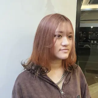 カラー ミディアム サクライ サナのヘアスタイル