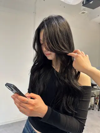 ロング カラー ﾚｲﾔｰ/ﾊｲﾄｰﾝ WAKANAのヘアスタイル