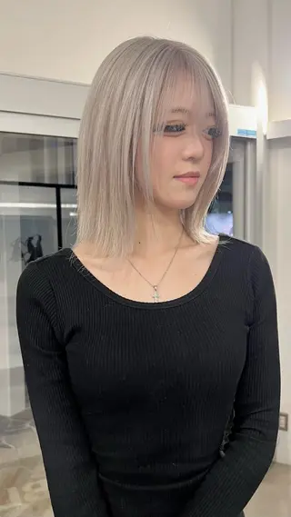 カラー ハイトーン／ レイヤー／ボブのヘアスタイル