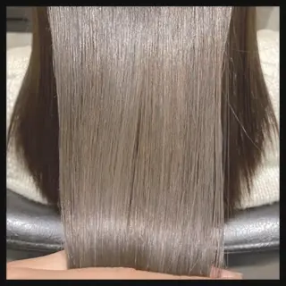 ミディアム カラー パーマ ヘアアレンジ メンズ キッズ ネイル マツエク・マツパ アイブロウ ☃️髪質改善🉐割✨ ❄️“ever”❄️のヘアスタイル