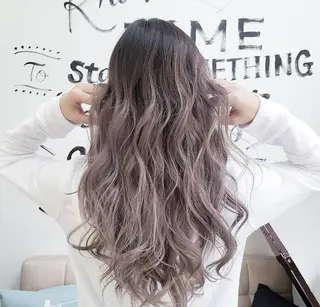 ロング Luana. 細澤のヘアスタイル