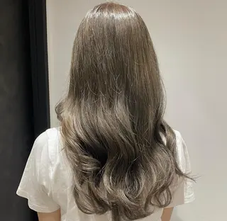 ロング カラー パーマ ヘアアレンジ youres hair東新宿店所属・新宿⌇韓国風ヘア ⌇透明感カラーのヘアスタイル