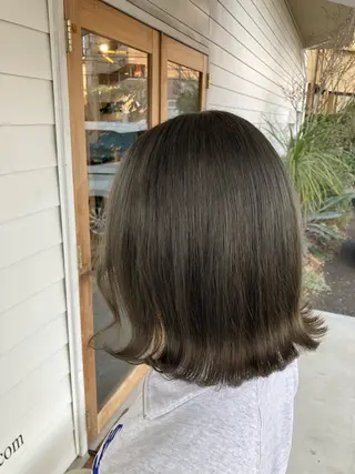 ミディアム カラー Fambilly所属・山城 大芽のヘアスタイル