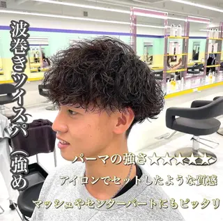 ショート パーマ ヘアアレンジ メンズ 艶カラー の達人のヘアスタイル