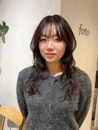 ミディアム SAKI 新宿のヘアスタイル