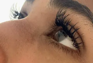 マツエク・マツパ Chérie所属・足立 琴音のマツエク・マツパデザイン