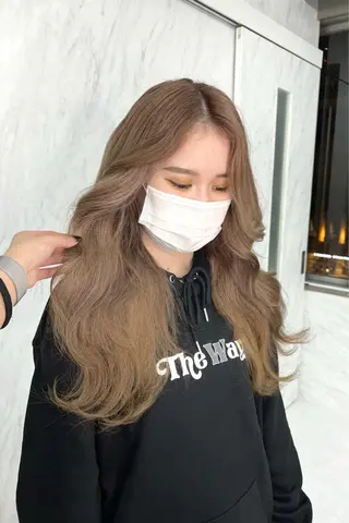 ロング カラー シールエクステ特化 ハイトーン、NANAのヘアスタイル