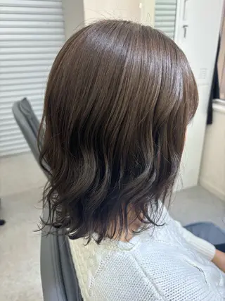 ミディアム 腰越 麻奈のヘアスタイル
