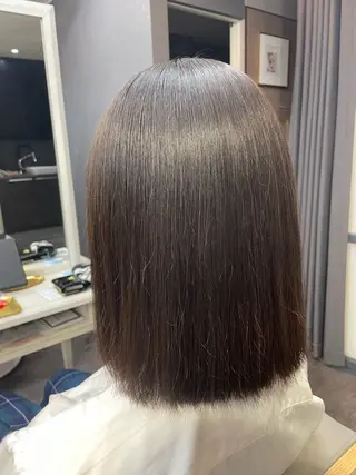 ミディアム 手塚 由佳のヘアスタイル