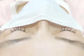 マツエク・マツパ ナチュラリ madokaのヘアスタイル