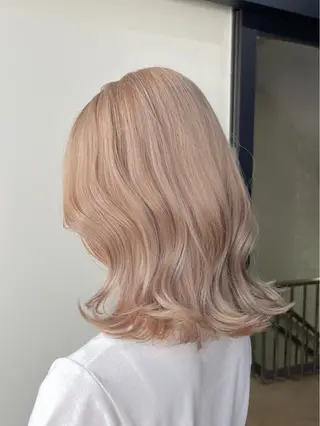 ミディアム カラー 似合わせベージュ 🍯ayumi🍯のヘアスタイル