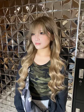 ロング ラブスタシー Lilyのヘアスタイル