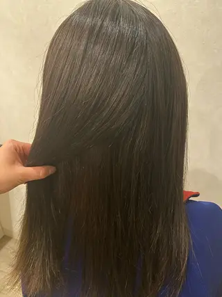 セミロング 岡田 真弥のヘアスタイル