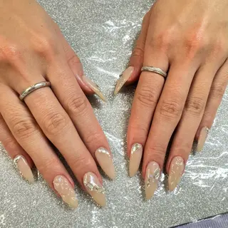 ネイル VIERU 🌈🎀💖のネイルデザイン