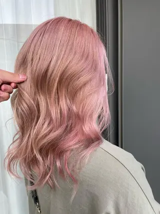 ミディアム ブリーチ毛矯正.髪質 改善.髪にドラマをのヘアスタイル