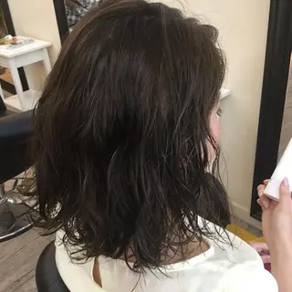ミディアム カラー パーマ 鶴見 和美のヘアスタイル