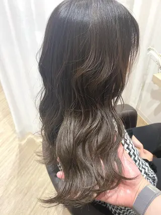 ロング 伊藤 愛美のヘアスタイル