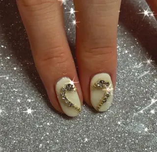 ネイル VIERU 🌈🎀💖のネイルデザイン