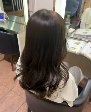 ロング 山田 知佳のヘアスタイル