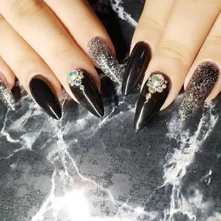 ミディアム ネイル クロキ 。のネイルデザイン