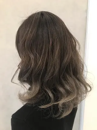 セミロング カラー 坪井 真澄のヘアスタイル