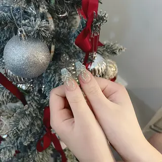 ネイル crystal ___nail所属・Au Thuc trinhのネイルデザイン