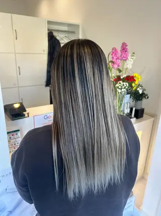 カラー 中山 朱のヘアスタイル