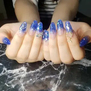 ミディアム ネイル クロキ 。のネイルデザイン