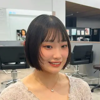 ショート カラー レイヤー/ボブ/透明 感カラー/佐藤奈由のヘアスタイル