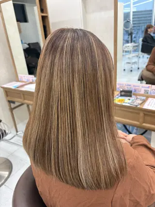 セミロング カラー 外人風ハイライト/ 艶カラーのヘアスタイル