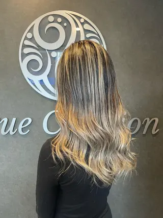 ロング ハイトーン ／ レイヤー/吉田陸斗のヘアスタイル